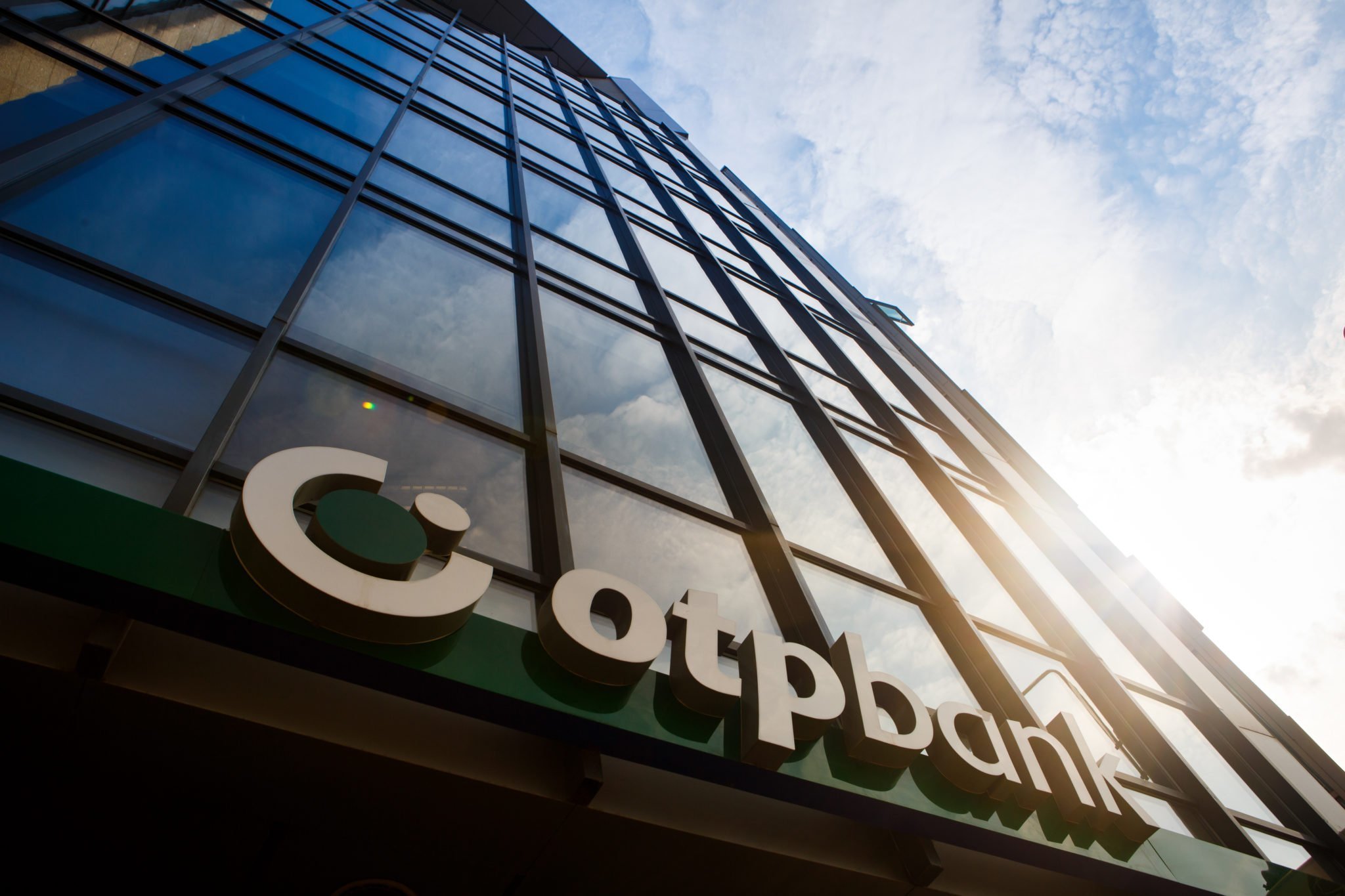 OTP Bank România donează 500.000 lei pentru spitale