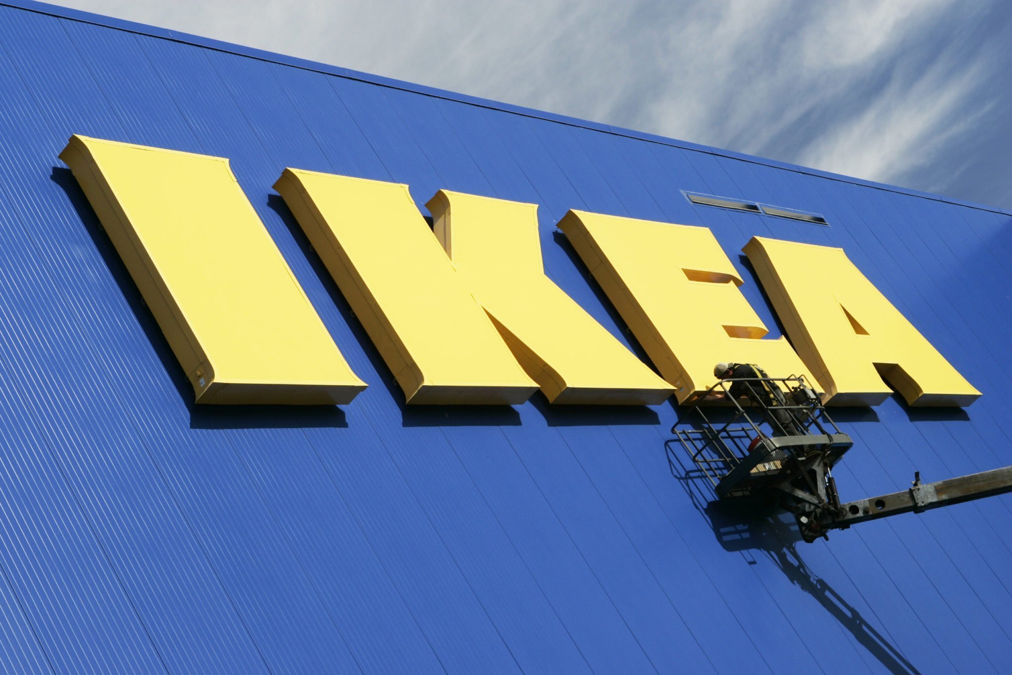 IKEA a început să producă echipamente de protecție pentru cadrele medicale