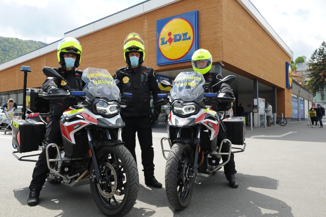 Fundația pentru Smurd, cu sprijinul Lidl România, dă în folosință 2 motociclete de intervenție urban...