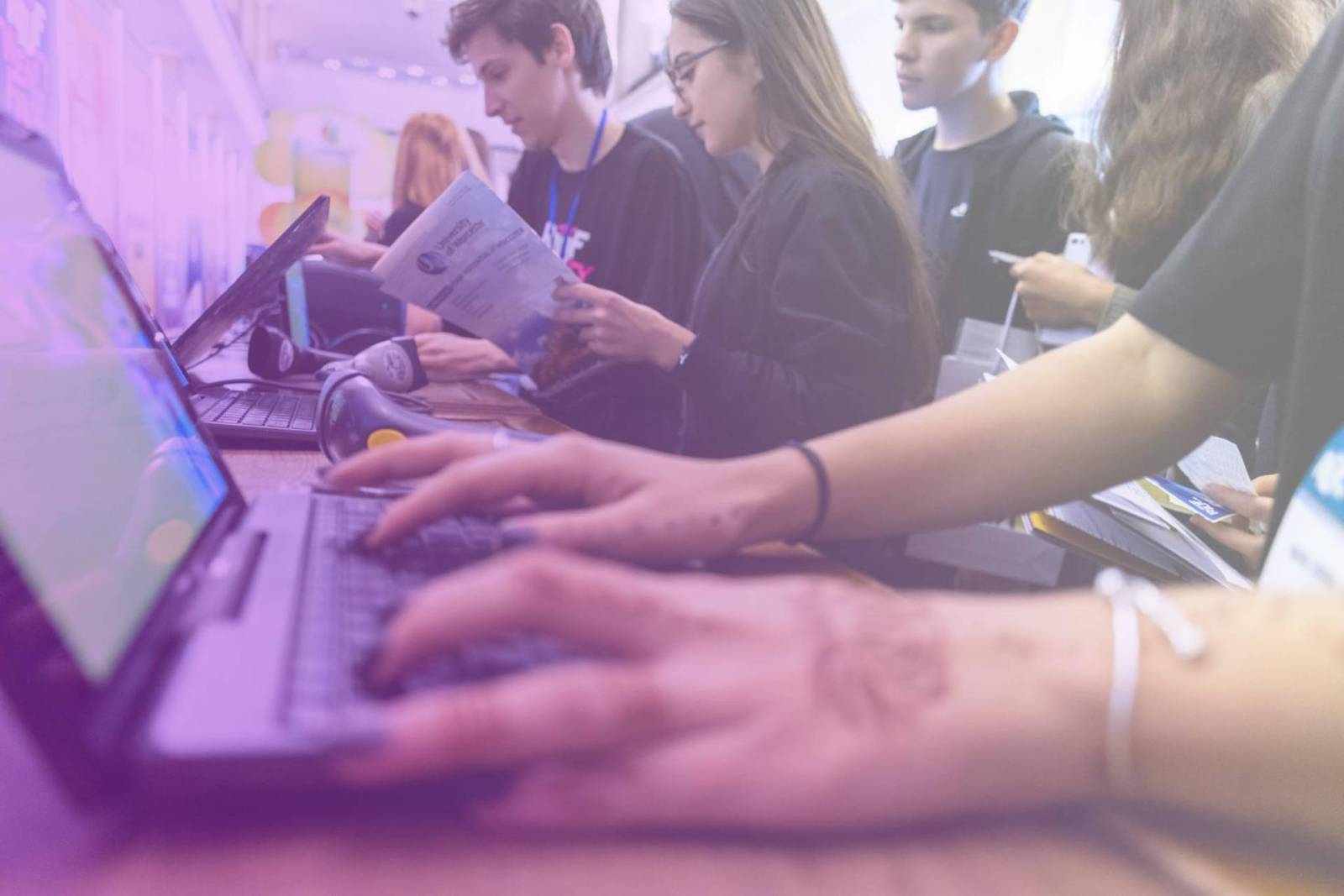 RIUF, cel mai mare eveniment educațional din România se mută online