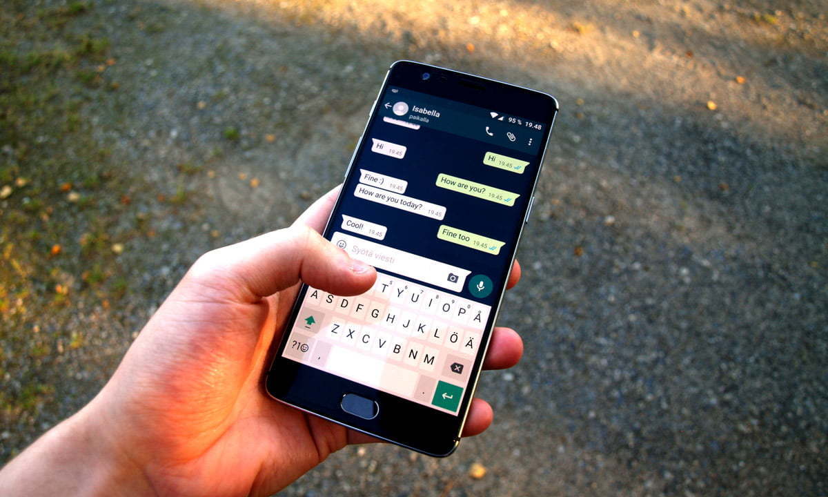 Noi restricții pe WhatsApp la retransmiterea mesajelor din cauza COVID-19