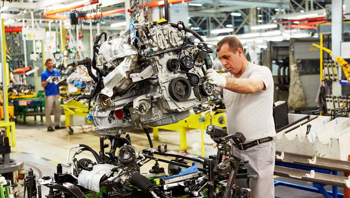 Uzinele Dacia organizează cursuri practice pentru elevii liceelor tehnologice din județ