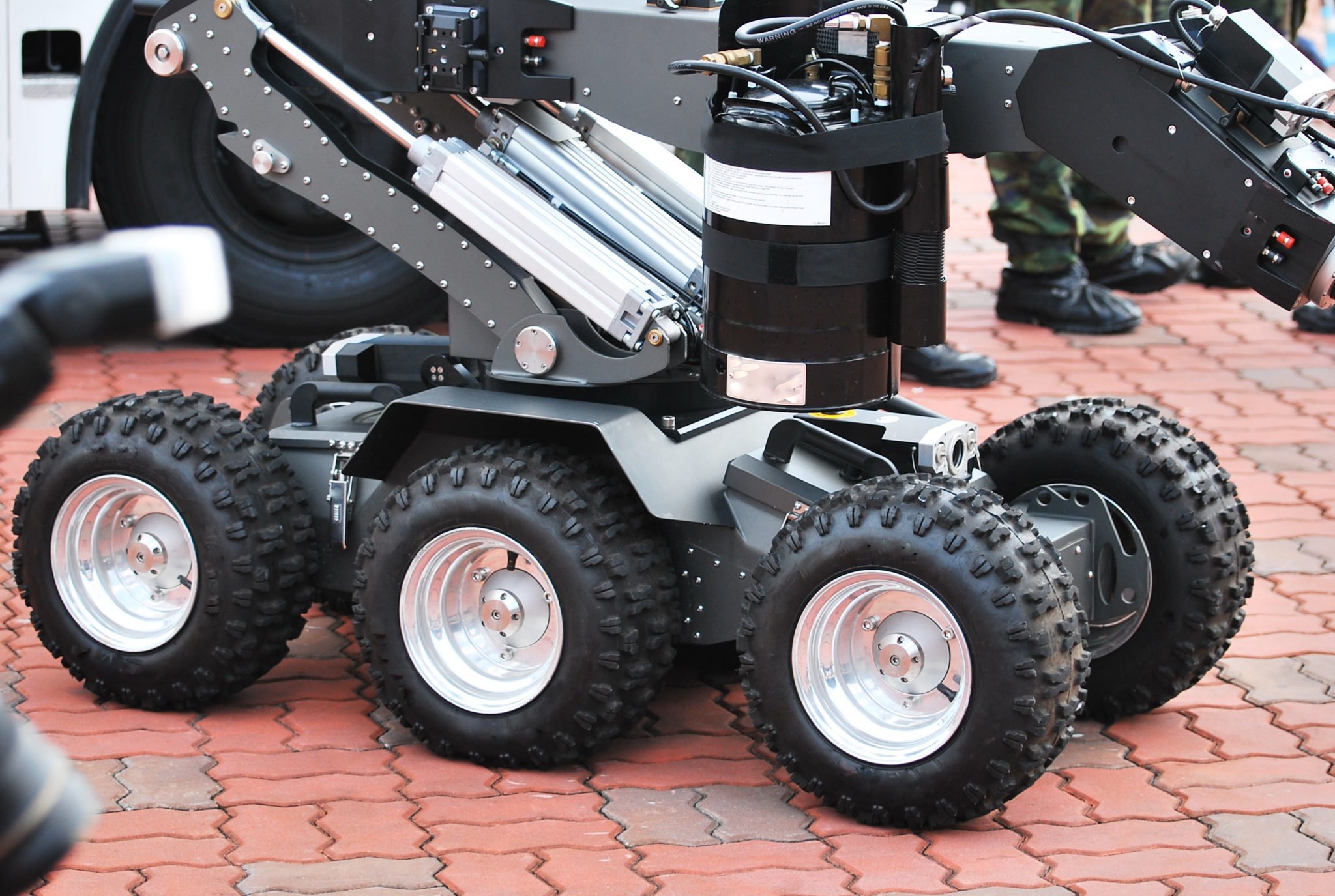 Roboții către popor: #StațiÎnCasă