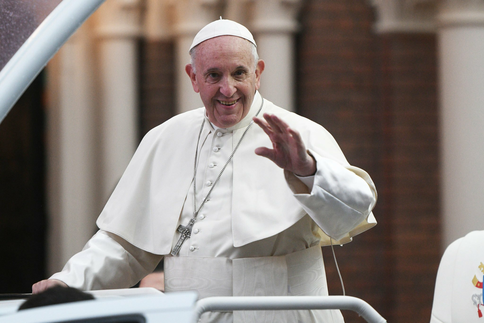 Papa Francisc donează materiale medicale pentru bolnavii de Covid-19 din Suceava