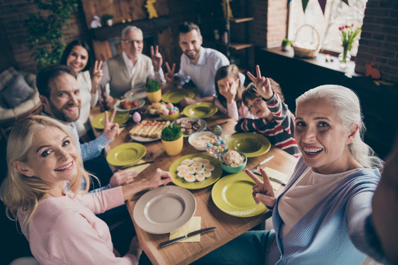 10% dintre români vor petrece Paștele alături de familie și prieteni
