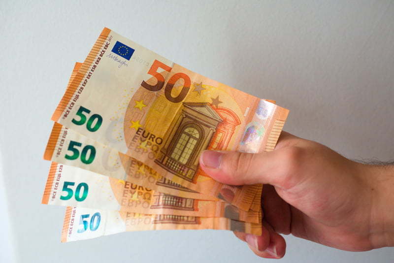 80% dintre angajați nu se așteaptă la prime de Paște