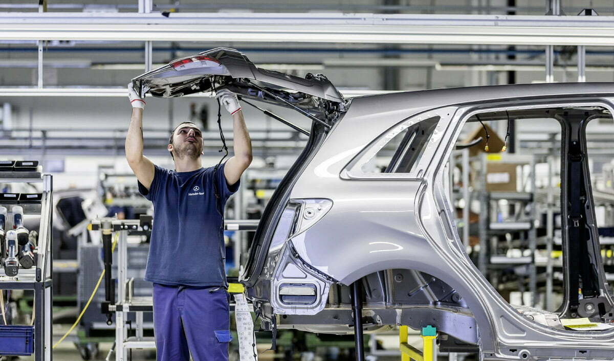 Producția auto a scăzut cu 12,7% și zeci de mii de locuri de muncă au dispărut din sector 1 industria auto fabrica Mercedes