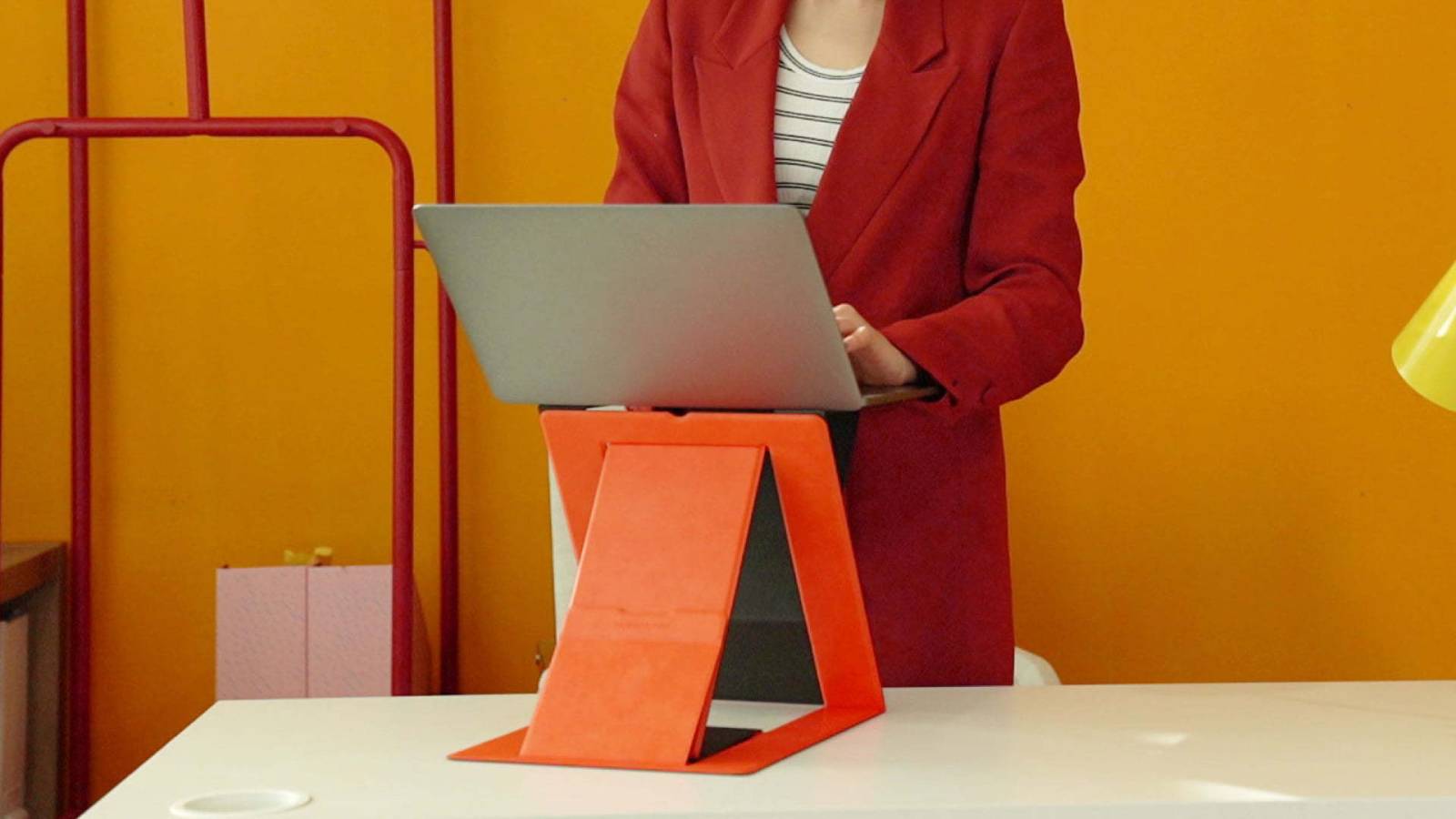 BizRemote: Suportul pentru laptop care dispare după folosire