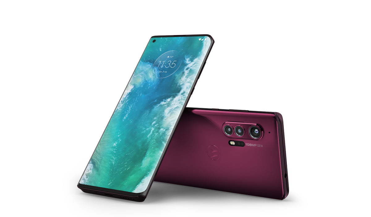 Motorola îmbrățișează ecranul fără margini cu noul flagship edge+