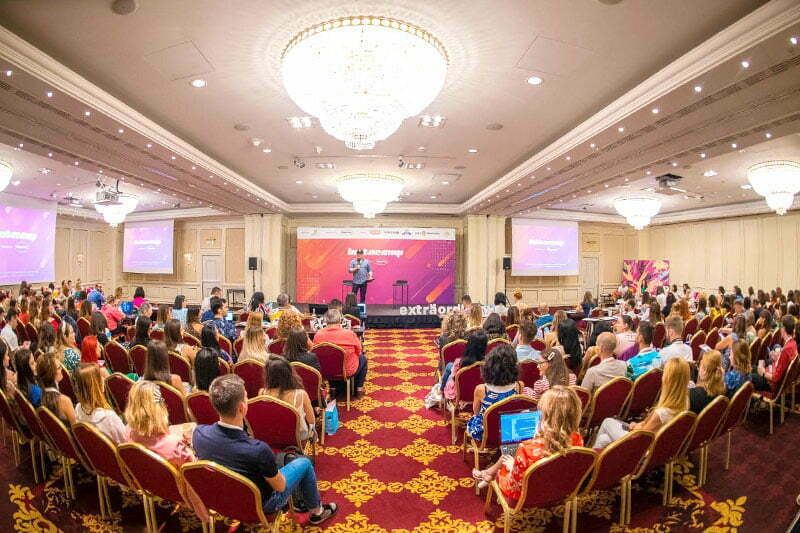 Noutate pe piața evenimentelor: abonamentul de conferințe valabil până la finalul lui 2022
