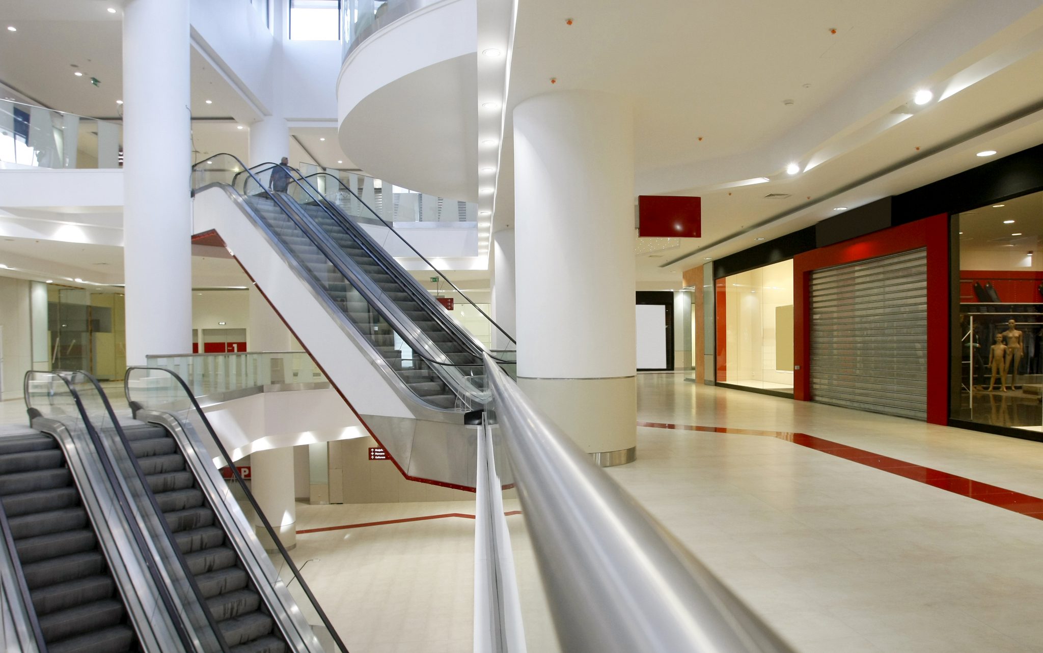 Proprietarii de centre comerciale mari și CBRE cer redeschiderea mall-urilor
