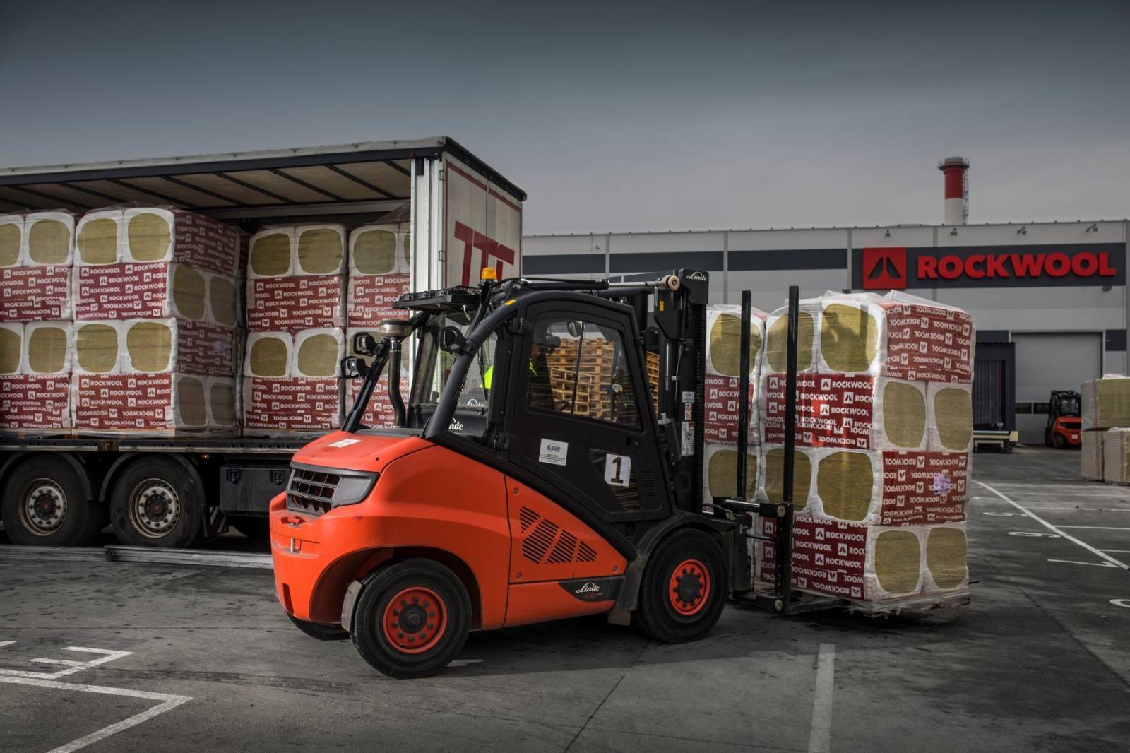 Rockwool a lansat produse noi și a angajat oameni la fabrica din România, în ciuda pandemiei