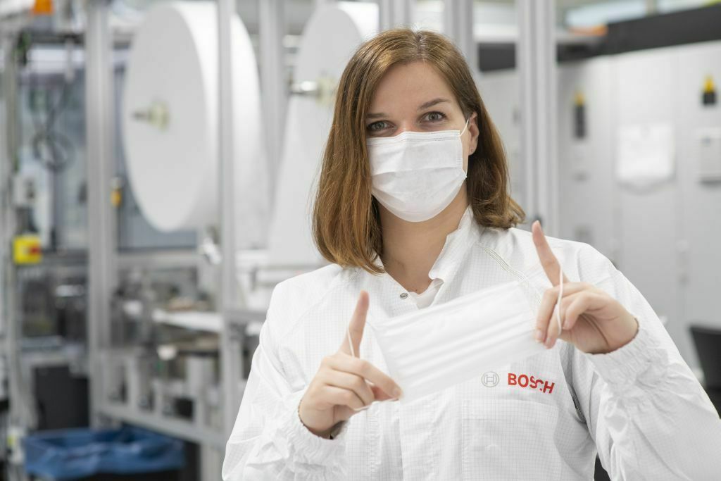 Bosch pune în funcțiune o linie de producție pentru măști, complet automatizată