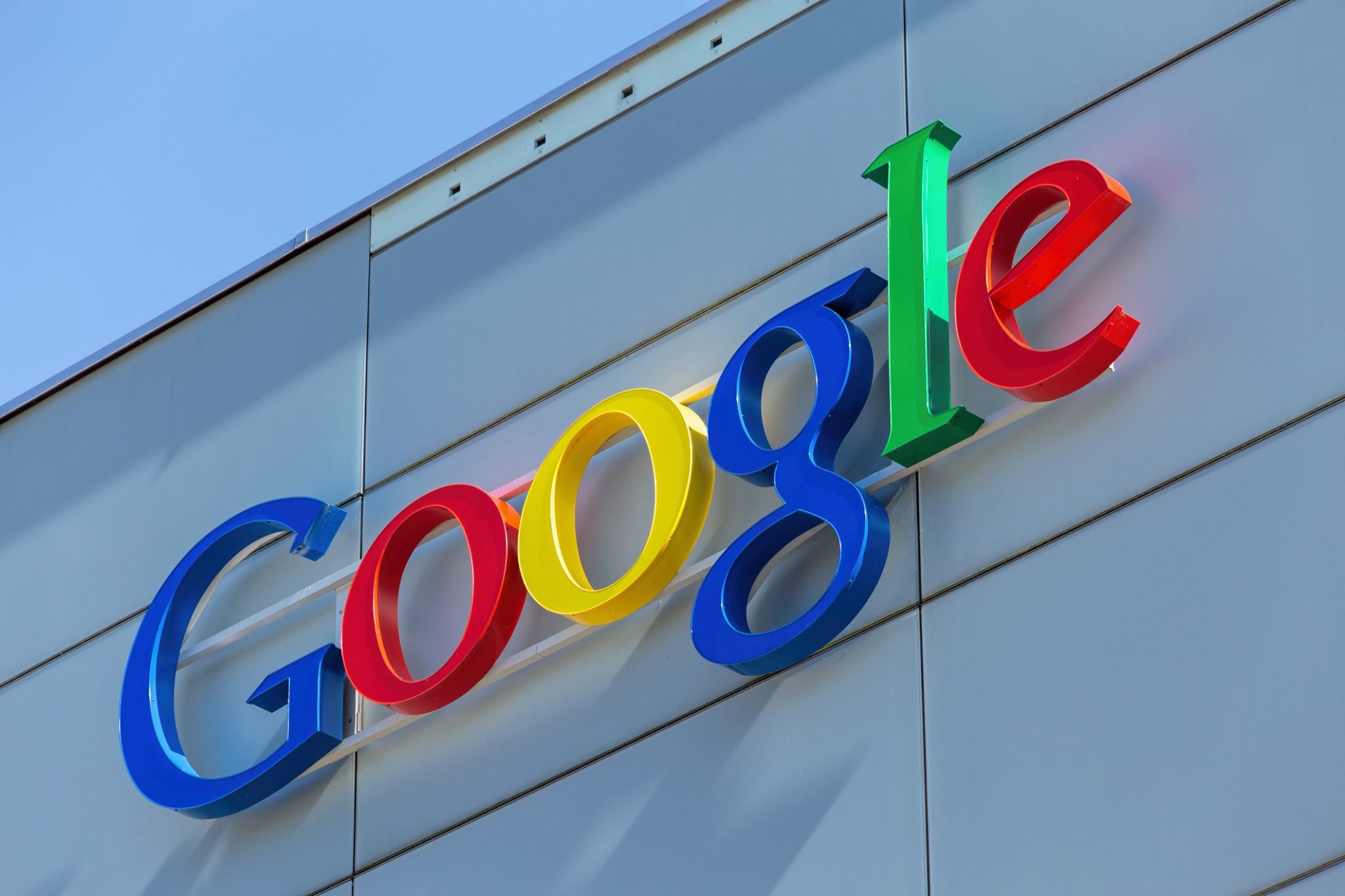 Scad încasările Google din publicitate
