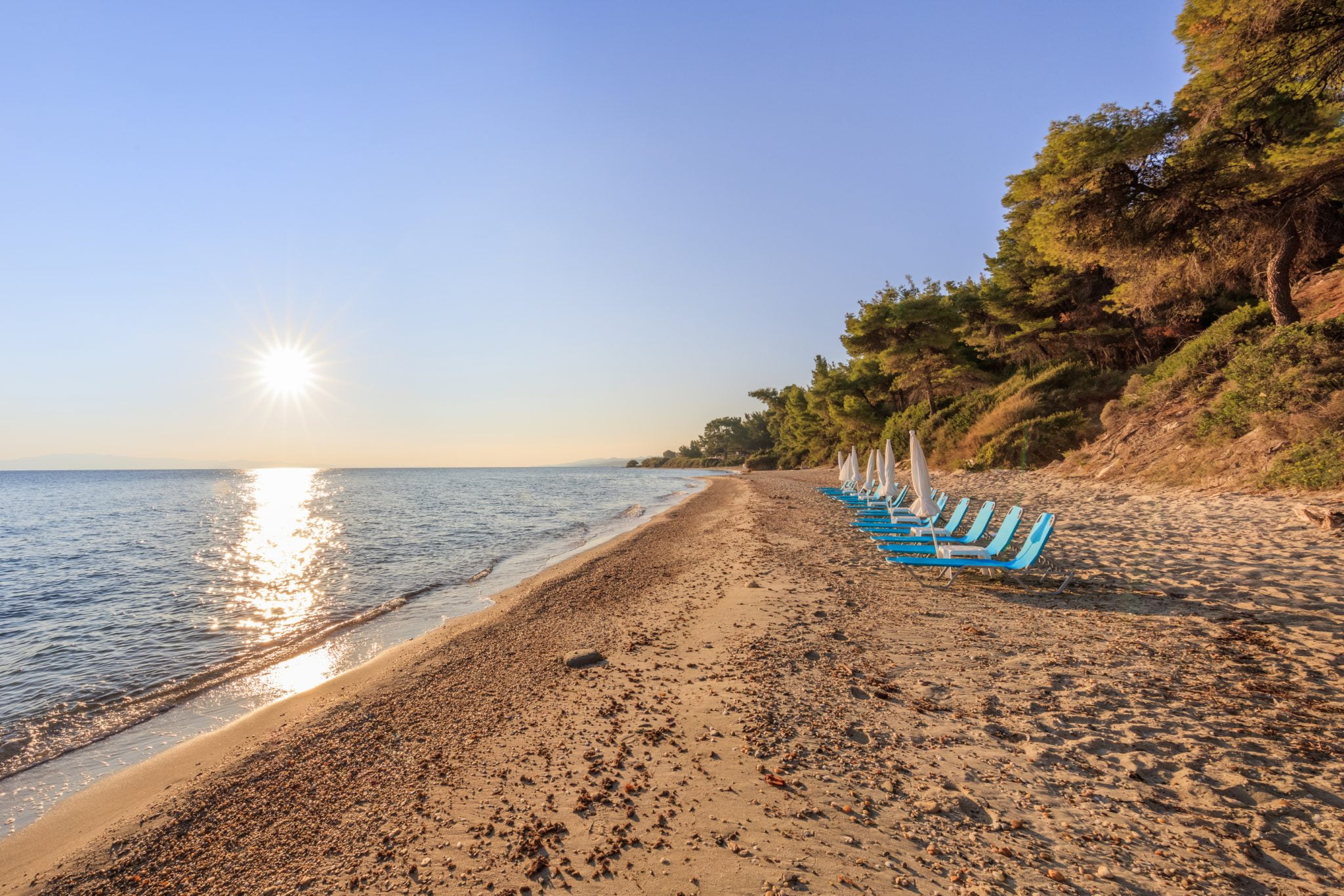 Ce destinații de vacanță aleg românii în această vară