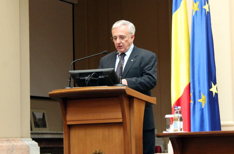 Isărescu: Sănătatea publică, principalul risc la adresa economiei