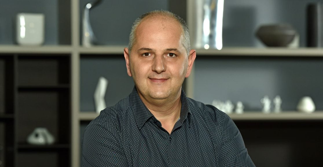 Cum înveți un asistent vocal să vorbească românește