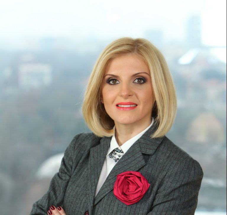 roxana hidan 2 scaled e1594208402985