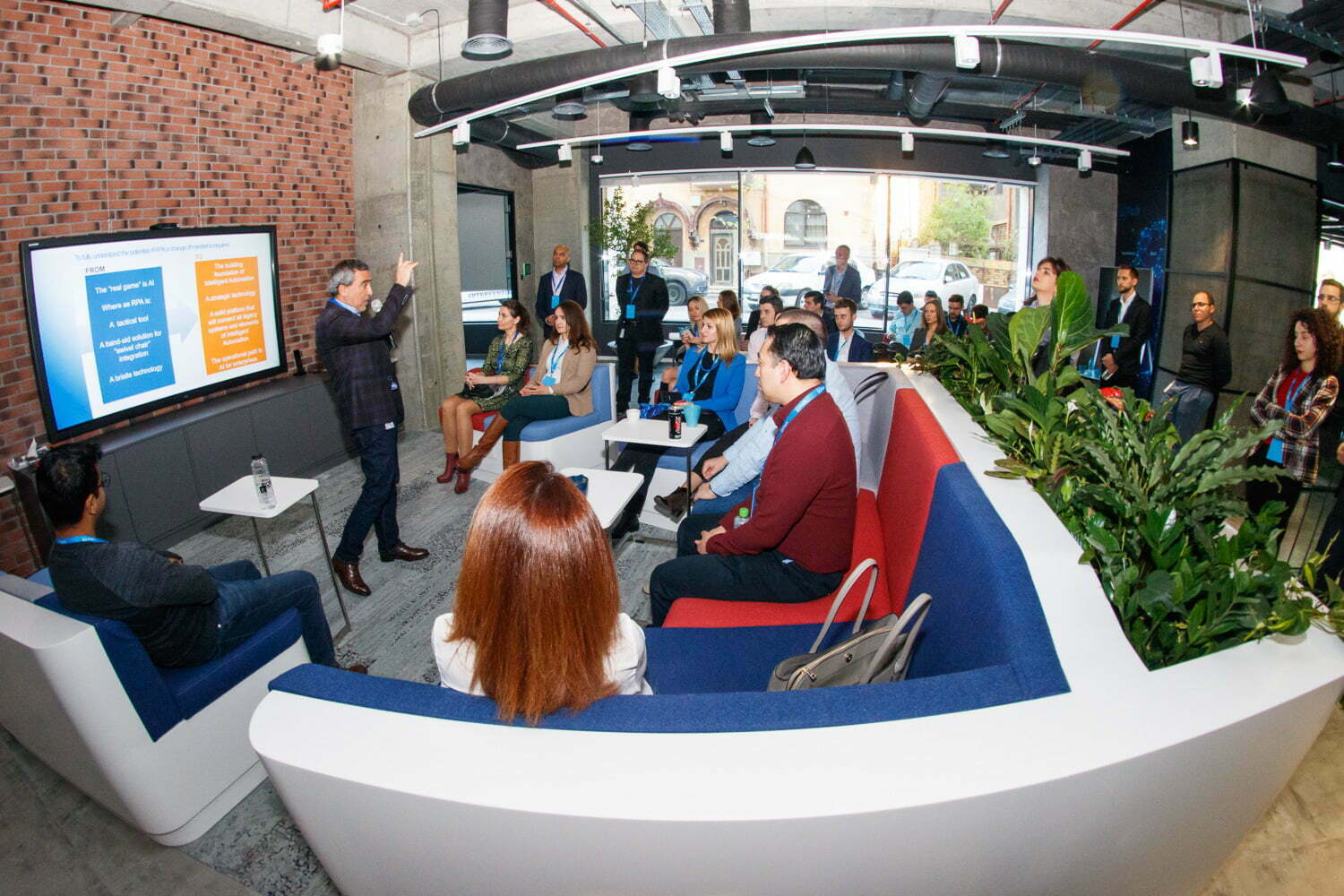 Vizite virtuale în UiPath Immersion Lab