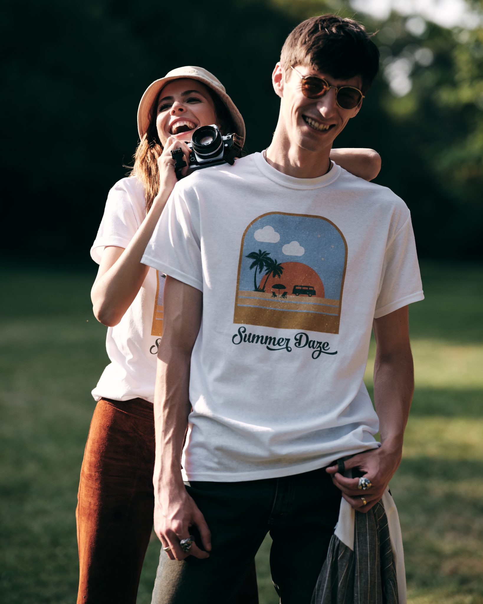 Petrecerea continuă.Fii retro future glo™ și descoperă colecția Summer Daze!