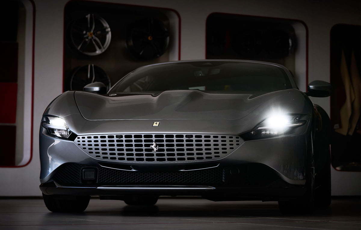 Ferrari Roma a intrat în era digitală și a sosit la București