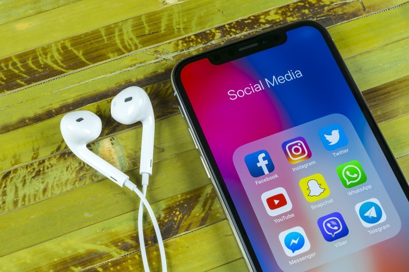 Aproape jumătate din bugetele de marketing, redirecționate către rețelele de socializare