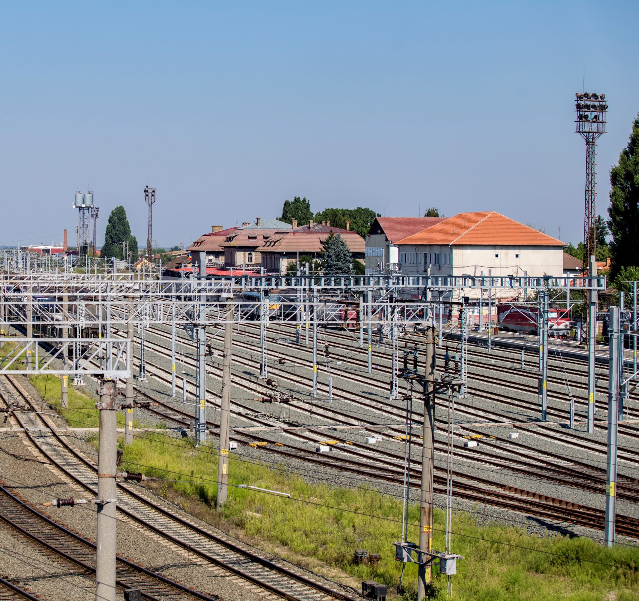 Infrastructura feroviară va fi modernizată pe loturile secțiunii Sighișoara - Brașov