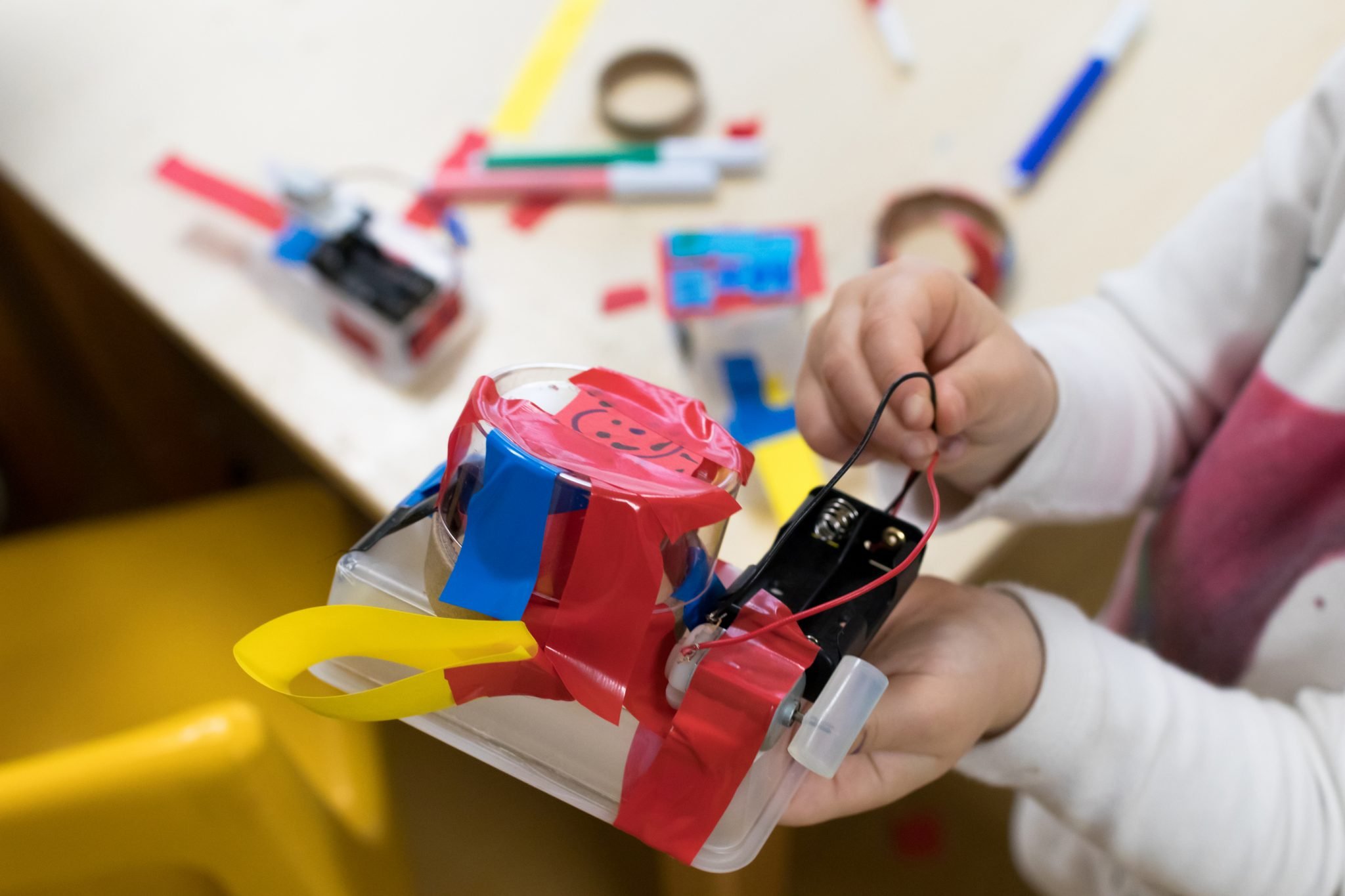 Roboții care ajută elevii să învețe