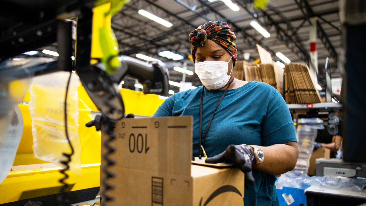 Prețul continuității afacerilor: aproape 20.000 de angajați Amazon din SUA au COVID-19