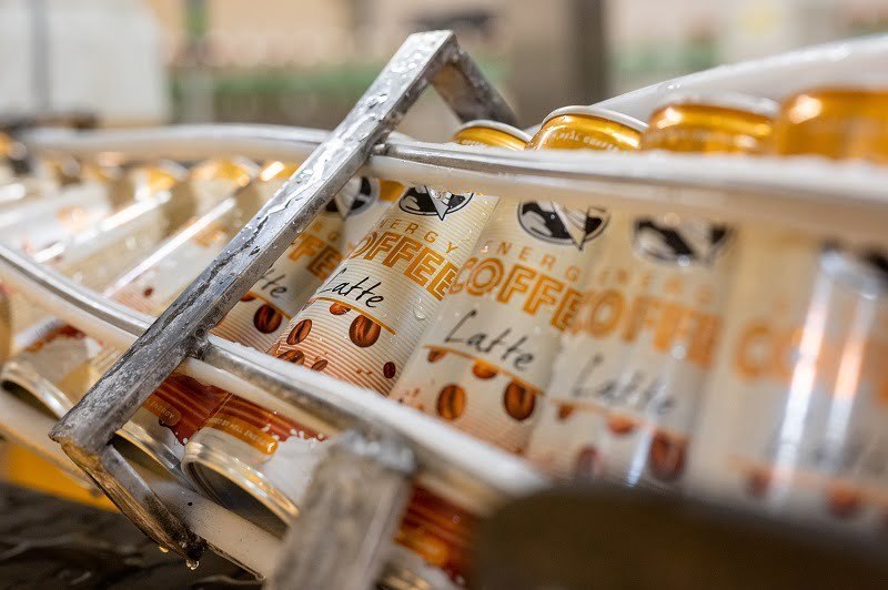 Hell Energy investește 22 mil. euro în producția băuturilor pe bază de cafea și lapte