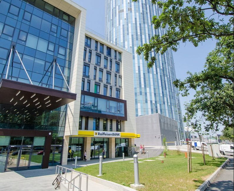 Băncile accelerează digitalizarea. Cont curent cu zero costuri, la Raiffeisen Bank