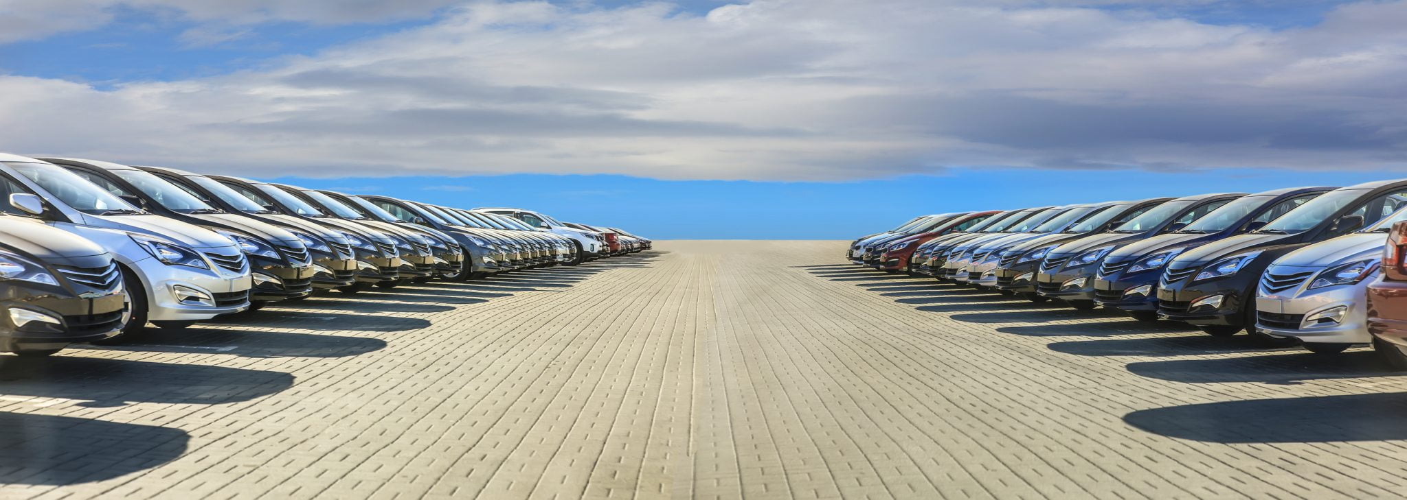 Investițiile în promovarea auto scad de două ori mai repede decât piața de publicitate