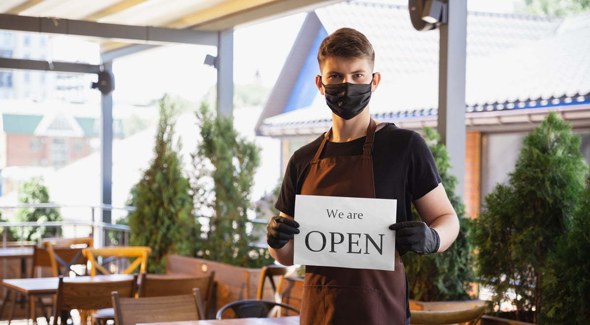 Salariile din HoReCa mai mari cu 20%. Candidații sunt puțini