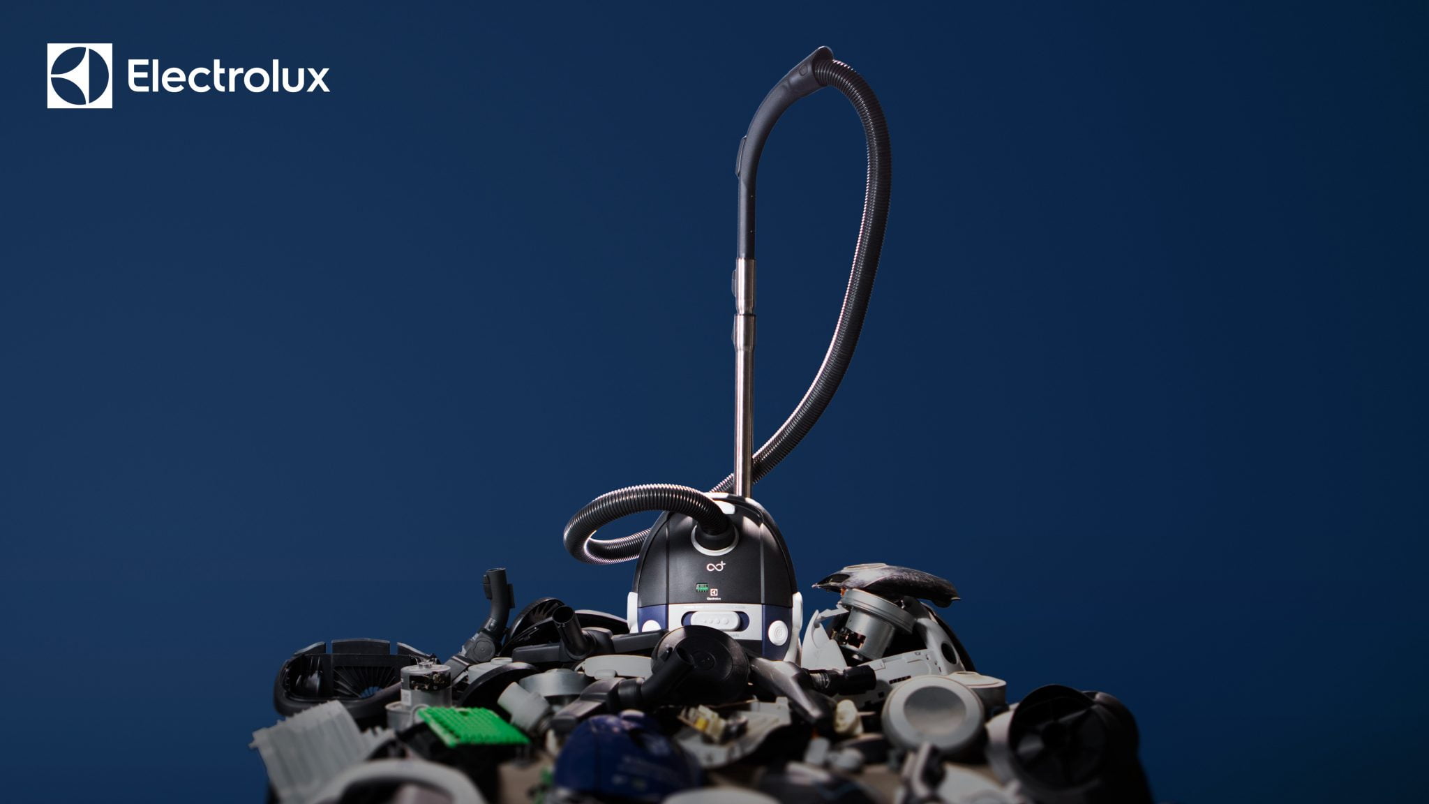 Primul aspirator Electrolux realizat 100% din materiale reciclate