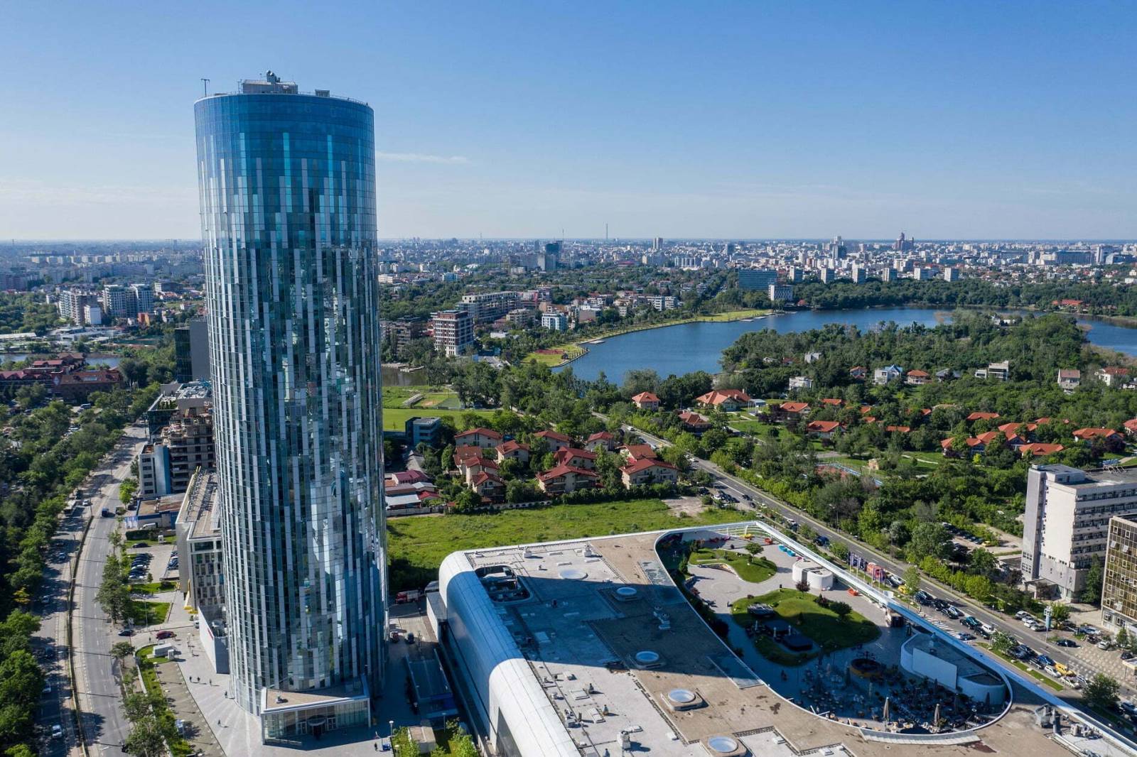 Sky Tower lansează o platformă pentru tinerii artiști