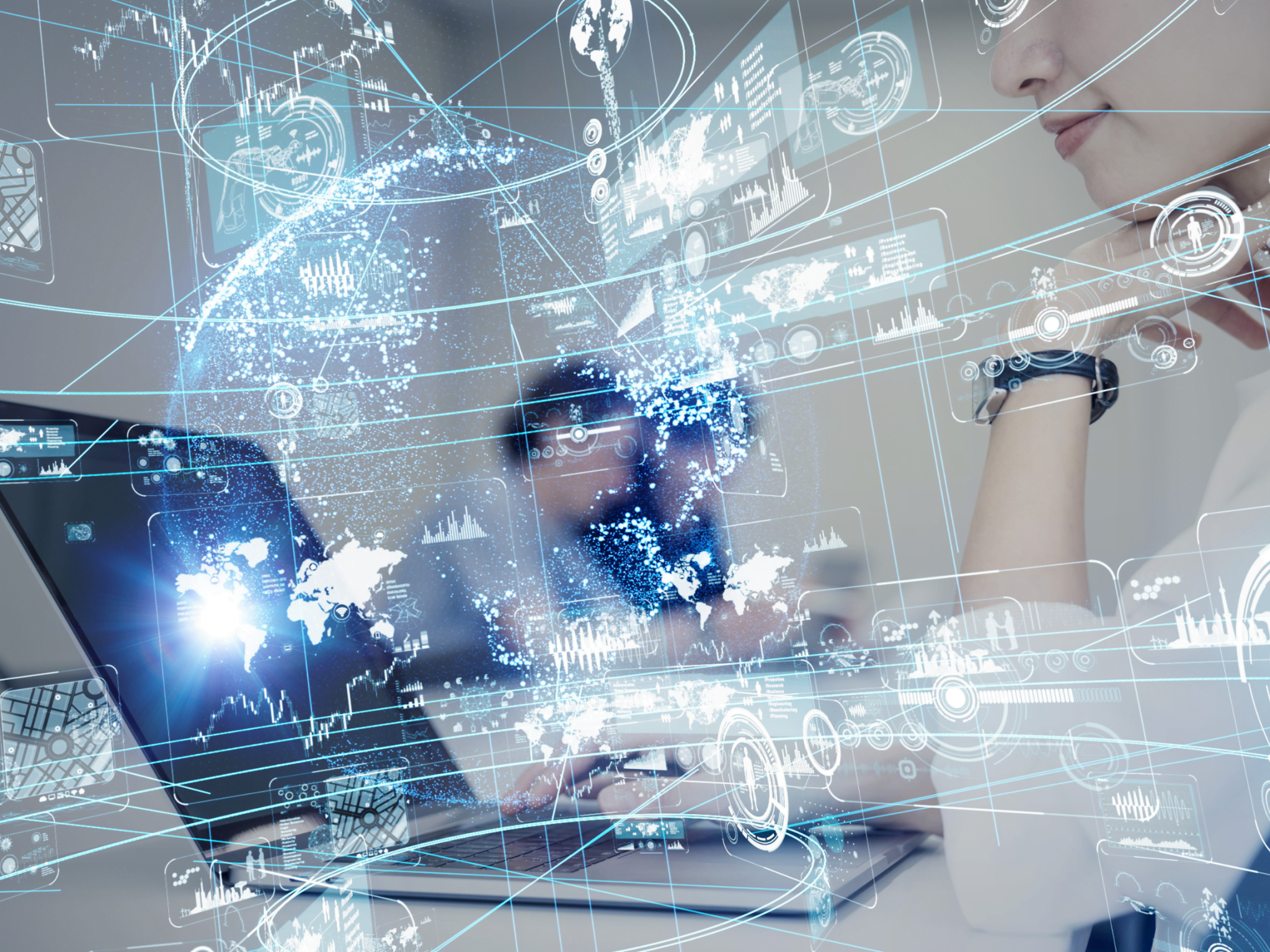 Suite CRM îmbogățite” cu Inteligență Artificială în gestiunea relațiilor cu clienții