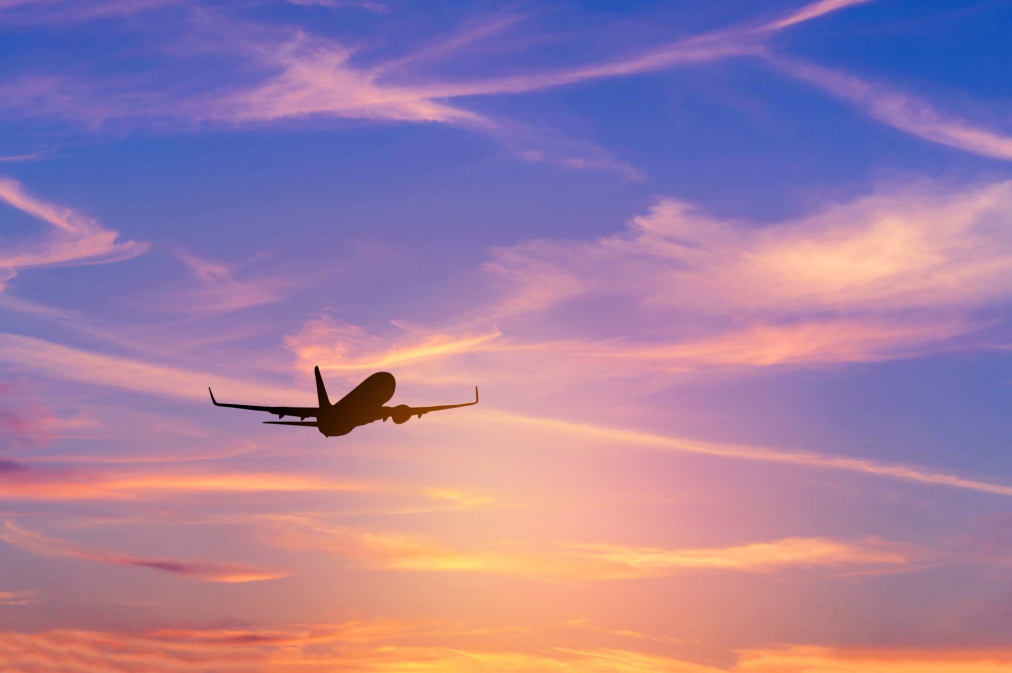 Spre ce destinații au zburat românii în pandemie. Transportul aerian de pasageri a scazut cu 65%