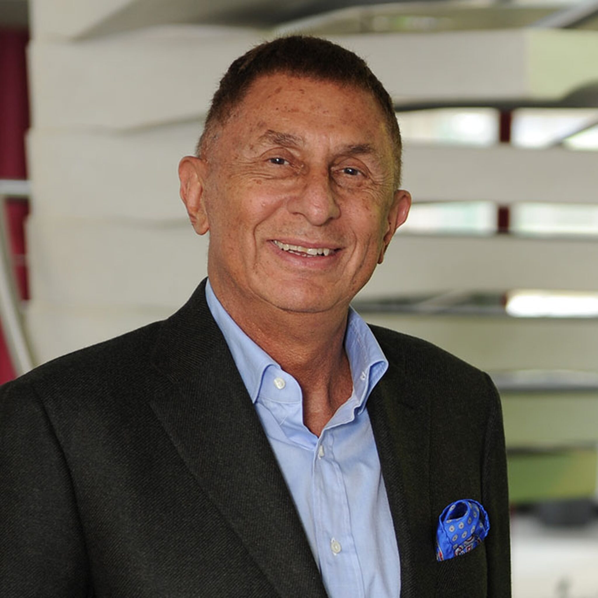 Andrew Kakabadse: Greu la deal cu leadershipul online