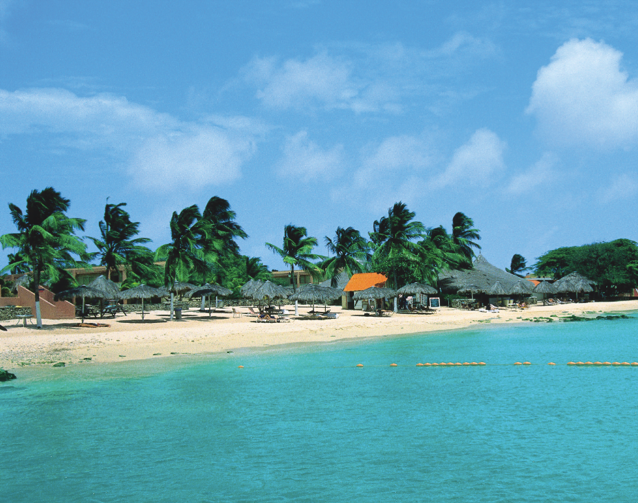 Când n-au pâine, mănâncă cozonac. De Revelion, românii au preferat Maldive, Egipt sau Zanzibar