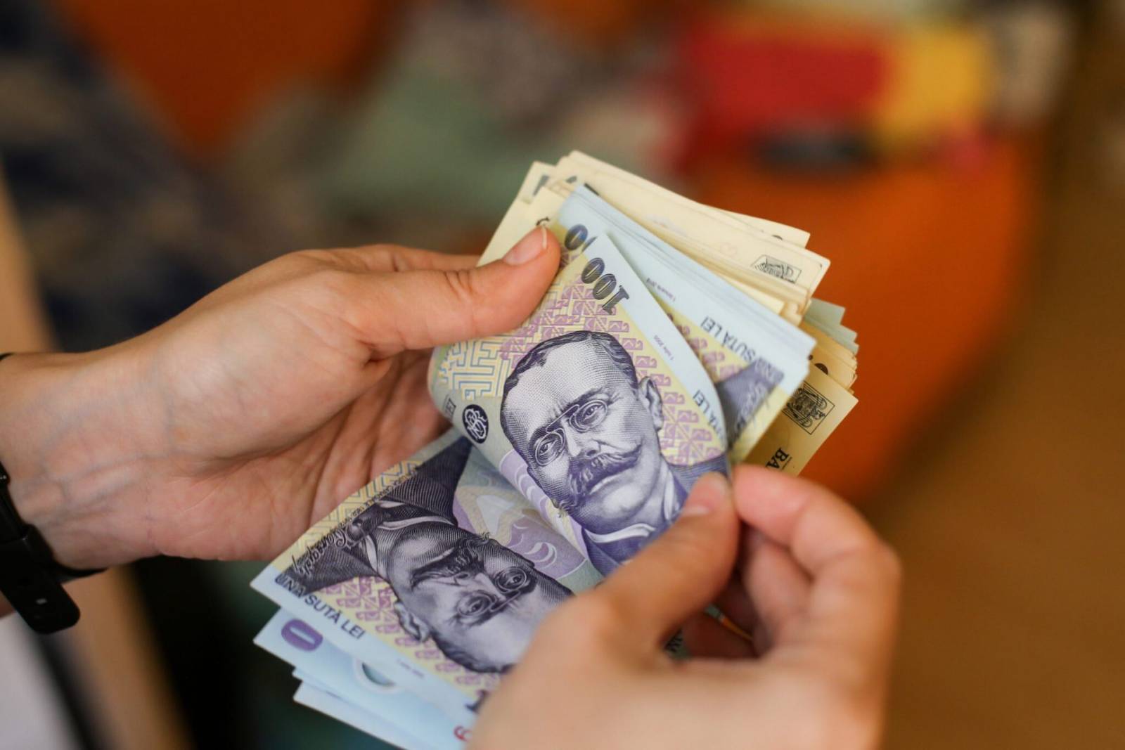 salariul minim crescut Shutterstock.com scaled