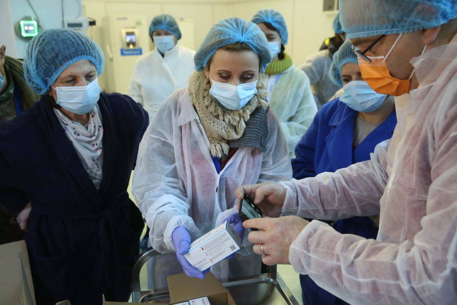 Vaccinul Moderna a ajuns în România. Care sunt diferențele dintre cele două vaccinuri