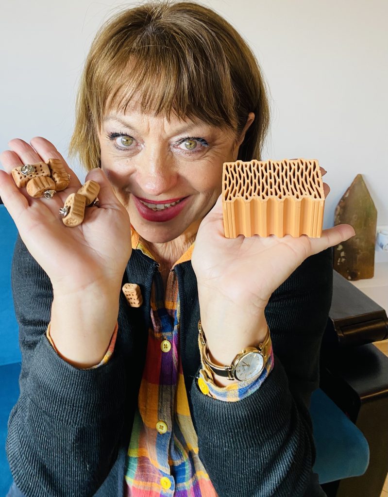 Adriana trandafir caramizi Grivita 53