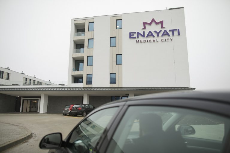 Cladirea Enayati Medical City