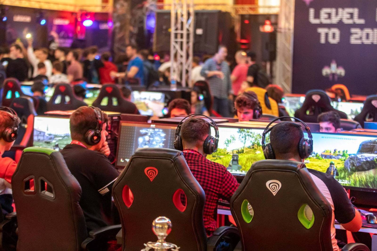 Peste 60% dintre gamerii români fac achiziții atunci când se joacă