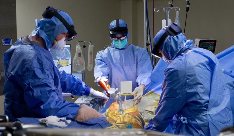 HoloLens 2-Microsoft