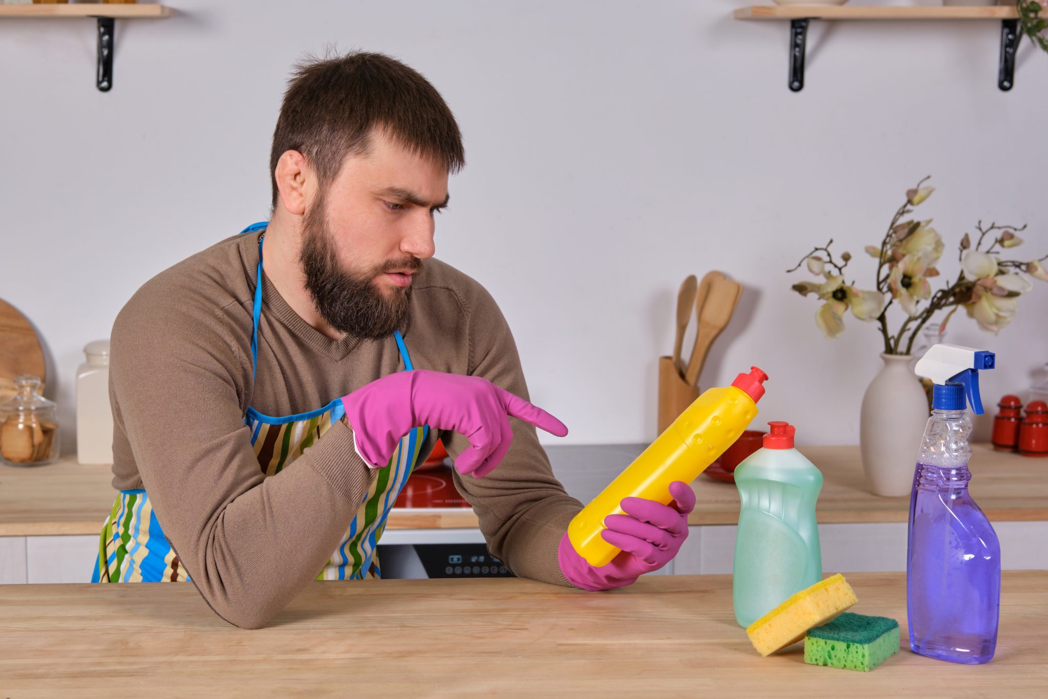 Românii și curățenia. 3 din 10 români cumpără mereu același brand, indiferent de promoții