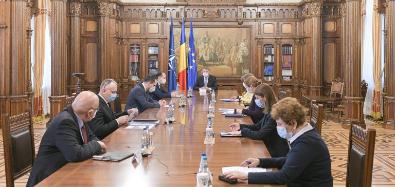 sedinta-redeschiderea scolilor-Klaus Iohannis