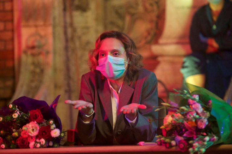 Babardeală cu bucluc sau porno balamuc