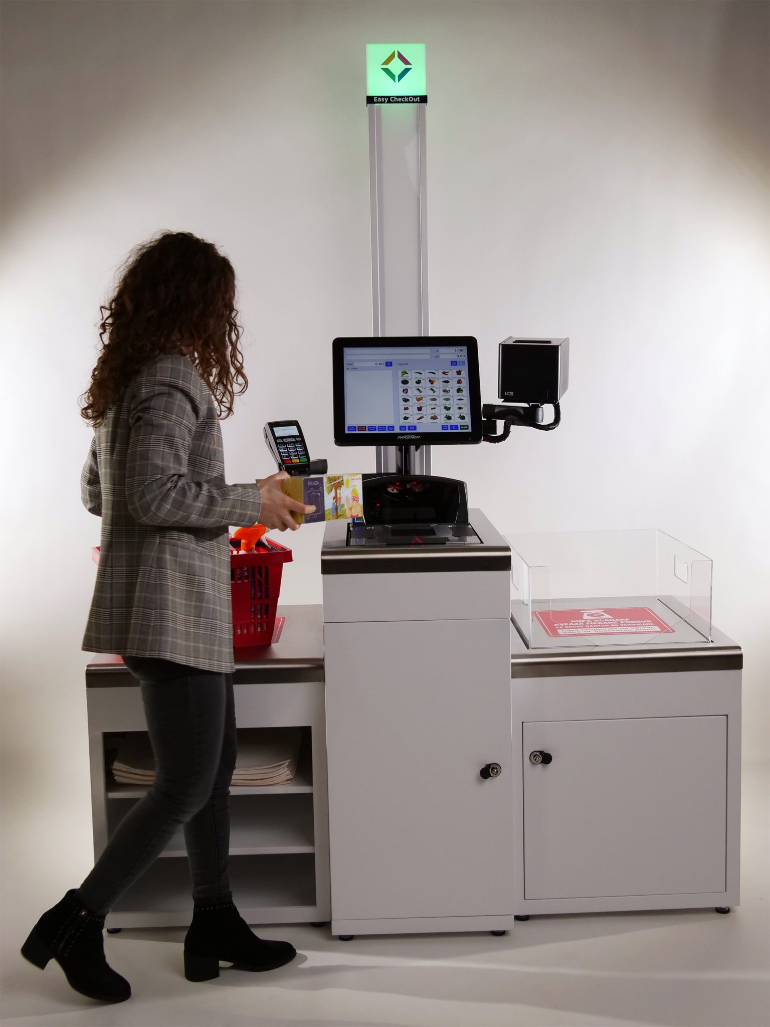 Magister lansează primul sistem self-checkout fabricat integral în România