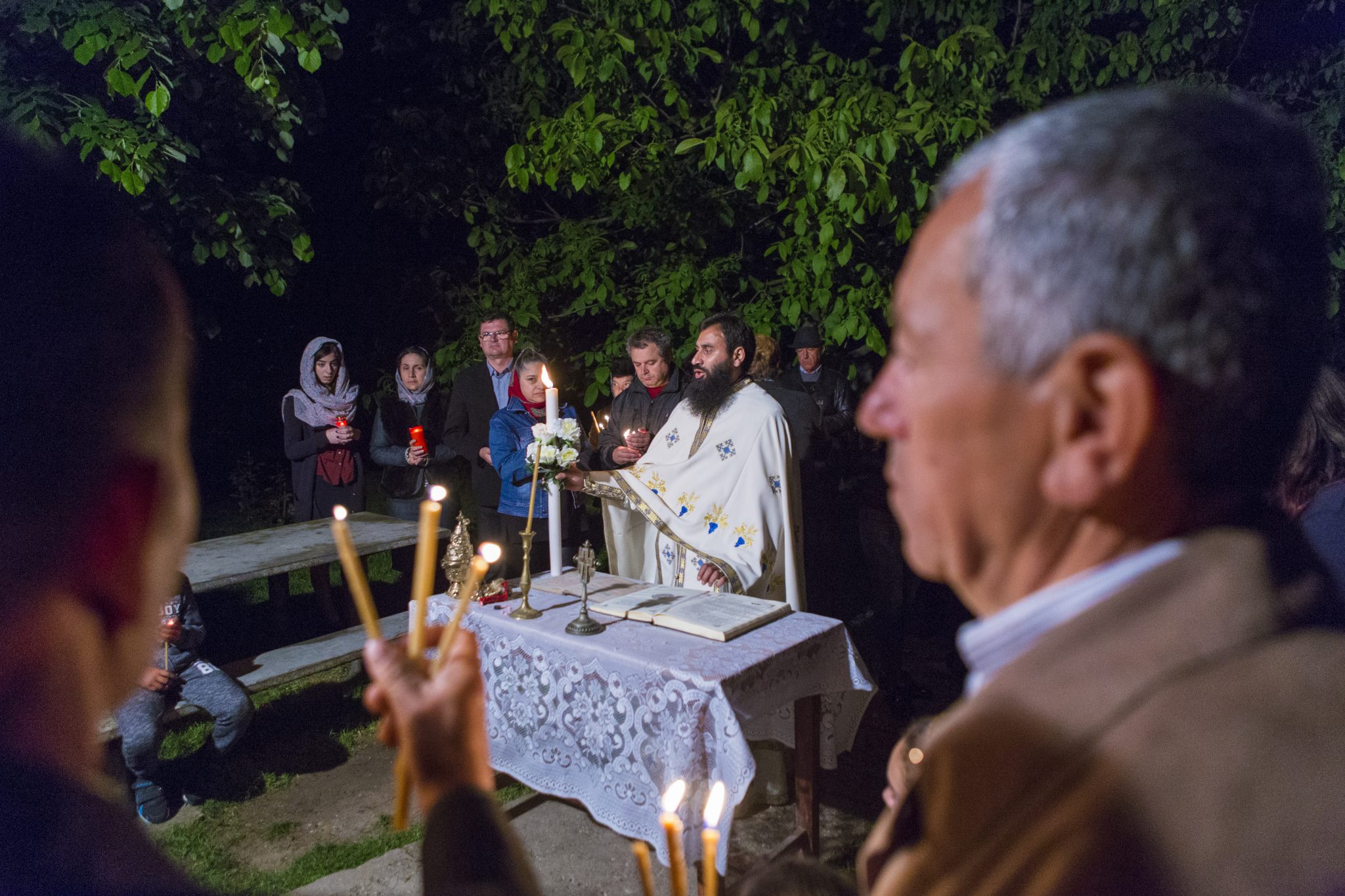 Slujba de paste biserica